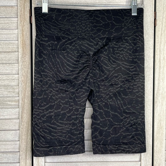 GYMSHARK Adapt Animal Seamless Cycling
Shorts Black/Gray-Large - Picture 2 of 3